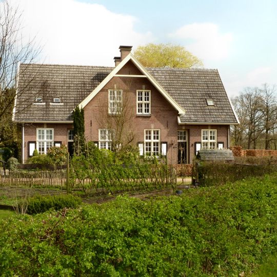 Dubbele dienstwoning op rechthoekige plattegrond
