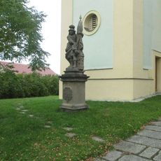 Socha svatého Floriana u kostela v Merklíně