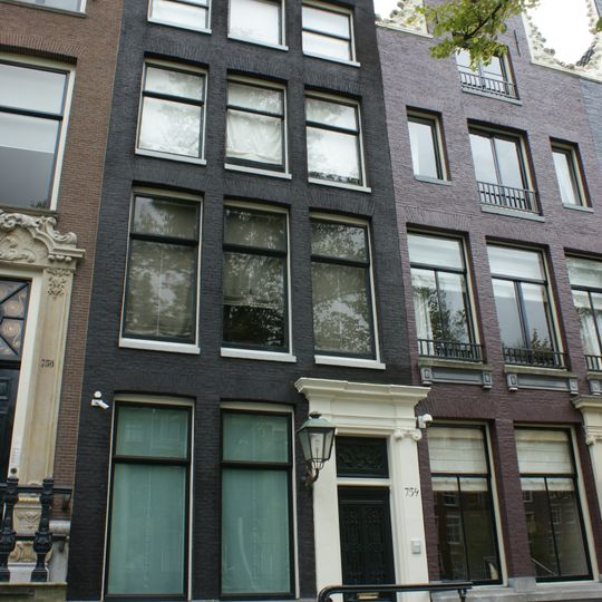 Pand met gevel onder rechte lijst