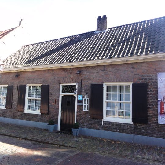 Dorpswoning met zijtopgevel met vlechtingen