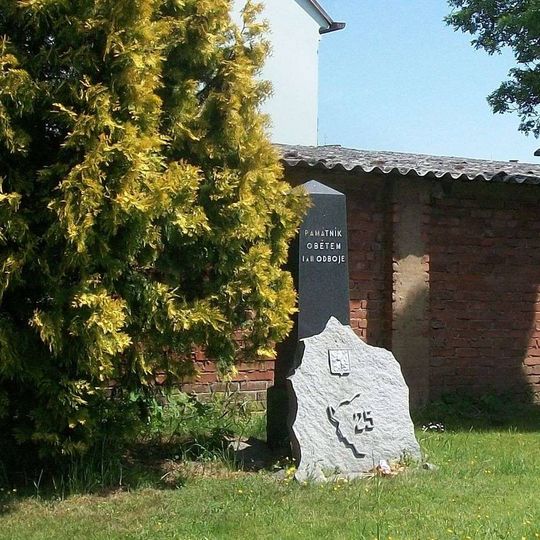 Památník obětem I. a II. odboje ve Městě Touškov