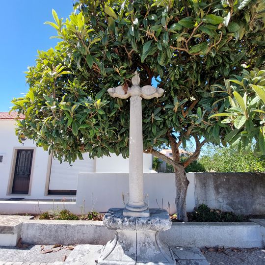 Cruzeiro no Largo da Igreja de São Vicente