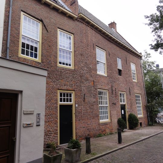 Laat middeleeuws pand - voorhuis met vast achterhuis