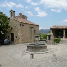 Fontaine Place de la Chapelle à Faucon