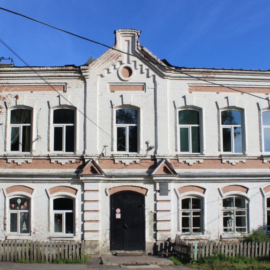 Административное здание завода Кузнецова, в котором в 1911 г. была открыта мужская прогимназия