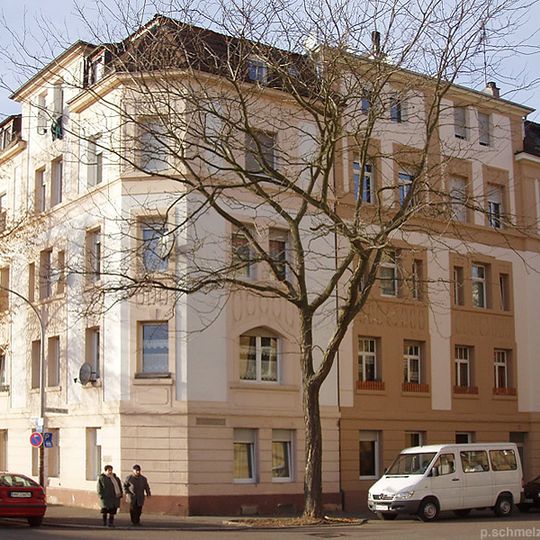 Doppelhaus Ludwig-Pfau-Straße 46 und 48 und Happelstraße 57