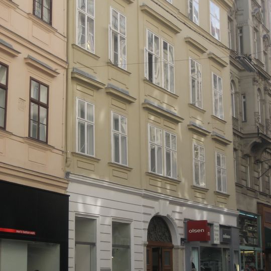 Bürgerhaus samt Figur der Mondsichelmadonna