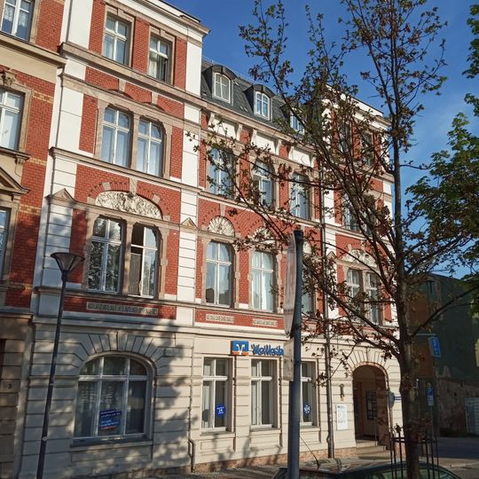 Mietshaus in geschlossener Bebauung und Ecklage Humboldtstraße 35