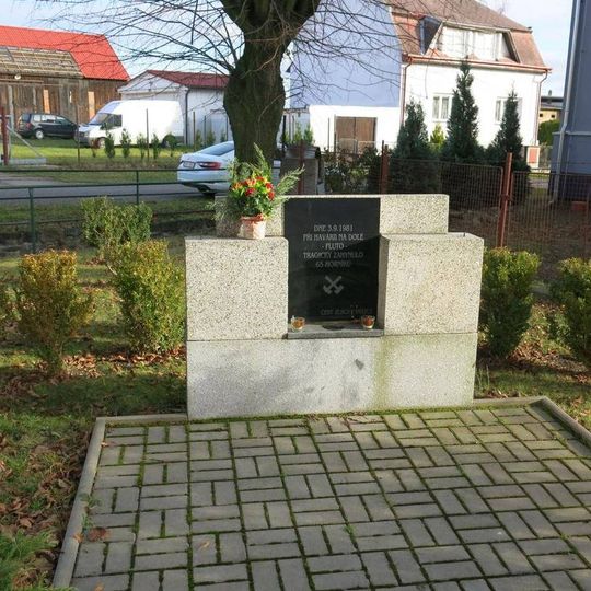 Pomník obětem neštěstí na dole Pluto II v Louce u Litvínova