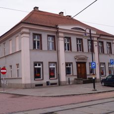 Dom (dwór), ob. dom towarowy