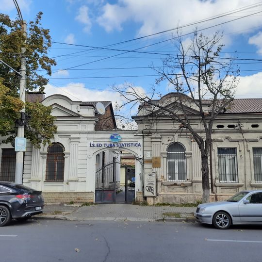 House, București, 34