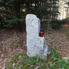 Pamětní kámen nad Hejlovkou severně od Hodějovic