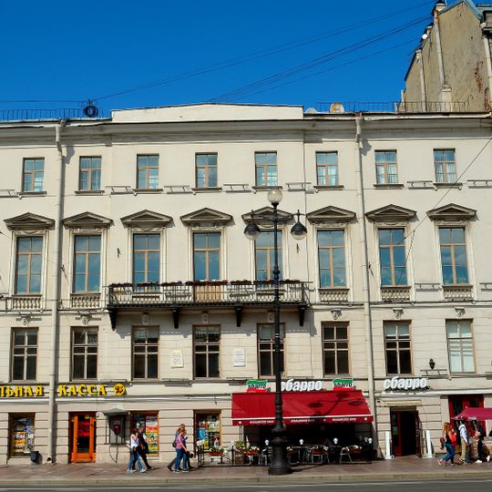 Жилой дом. Здесь жили: в 1823-1832 гг. — государственный деятель М.М. Сперанский, в 1823-1825 гг. — декабрист Г.С. Батеньков, в 1854-1873 гг. — поэт Ф.И. Тютчев