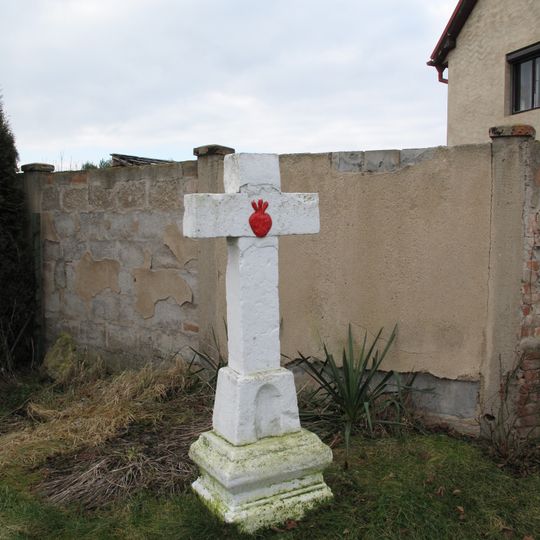 Kříž na rozcestí v severní části Chvalína