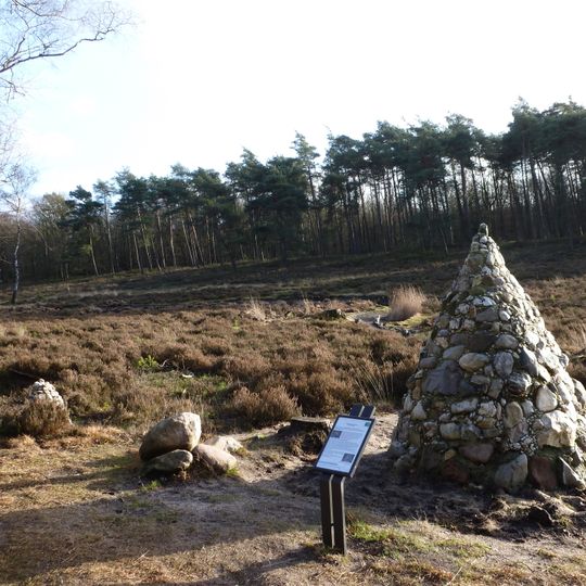 Piramides van zwerfkeien