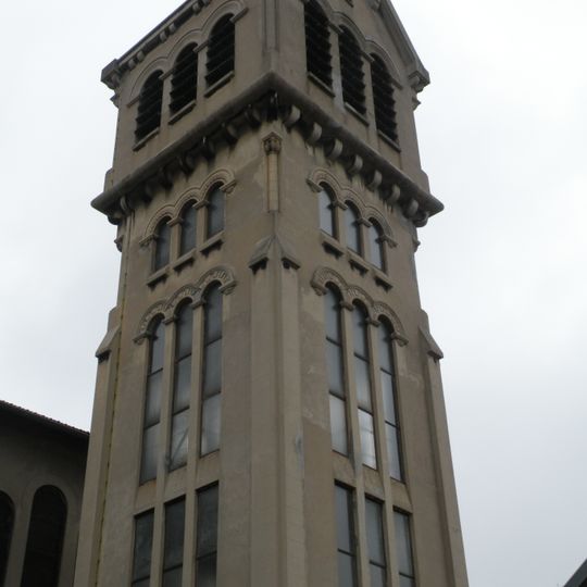 Église Saint-Maurice de Bécon-les-Bruyères