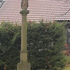 Sloup se sochou Panny Marie