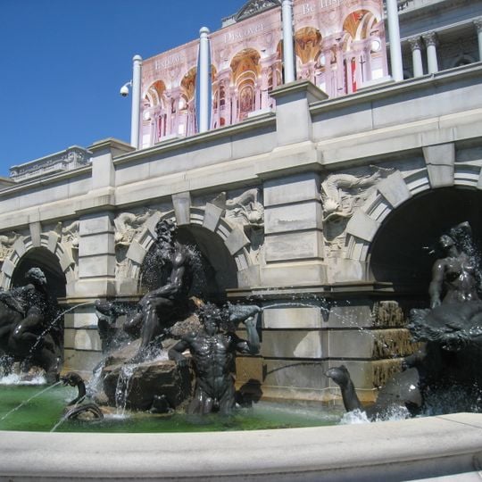 Court of Neptune Fountain