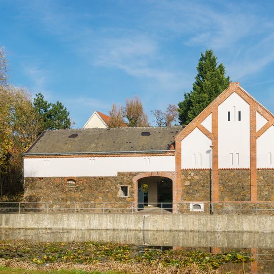 Seitengebäude und Scheune eines Bauernhofes Hauptstraße 15