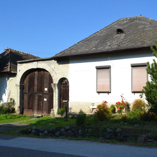 Roľnícka usadlosť, dom ľudový s hosp. časť.