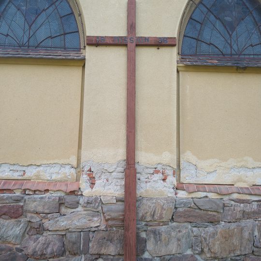 Misijní kříž u kostela sv. Josefa