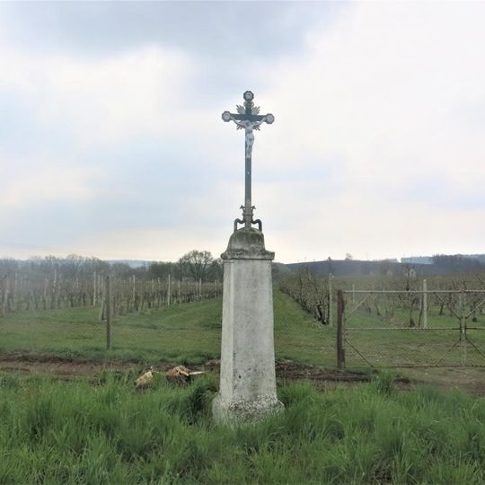 Kříž naproti domu 179 v Kojicích