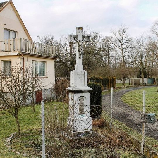 Kříž v Sudkově u hlavní silnice