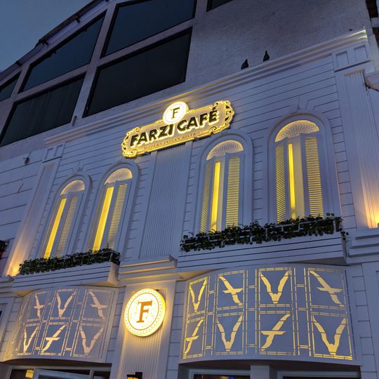 Farzi Cafe