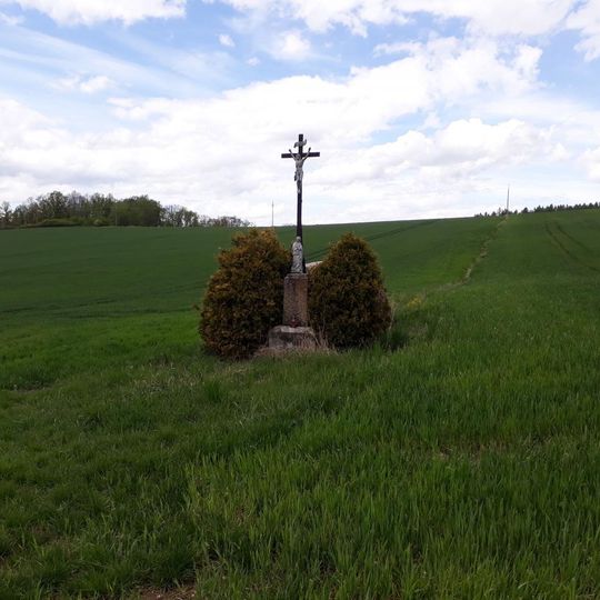 Kříž západně od Lhotic