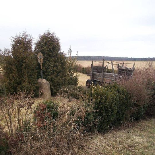 Kříž u dvora Býkov