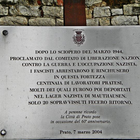 Lastra a ricordo della deportazione di lavoratori di Prato
