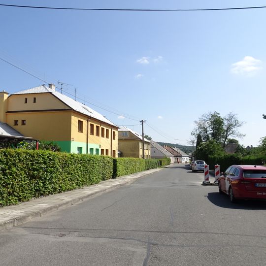 Kříž v Albrechticích v Celní ulici