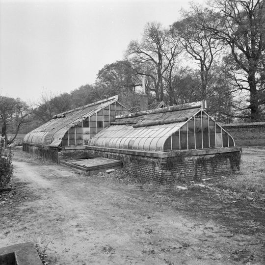 Twickel: ironhouse met aangebouwde zaaikas