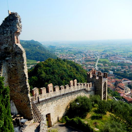 Camminamento di ronda lungo le mura scaligere
