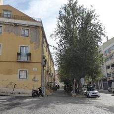 Conjunto de edifícios situados no Largo de São Sebastião da Pedreira, 46 a 53, tornejando para a Rua do Dr. António Cândido