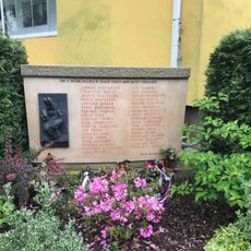 Pomník obětem masakru 6.5.1945 v domě v ulici Obětí 6. května v Praze