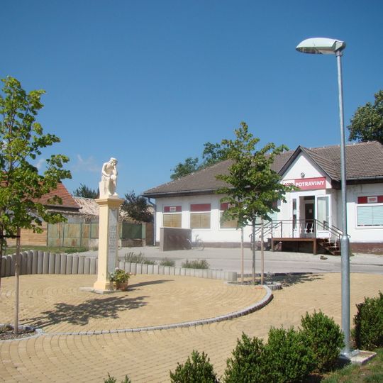 Socha Zarmútený Kristus, pilier