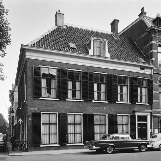 Pand met rechte kroonlijst