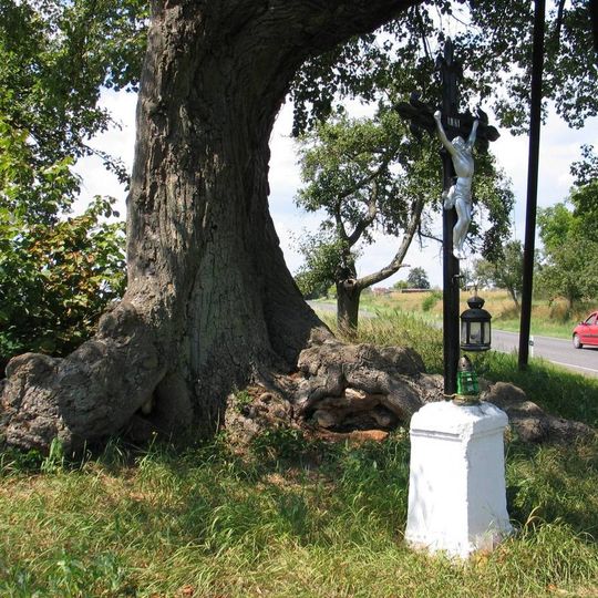 Pamětní kříž pod Masarykovou lípou v Drahelčicích