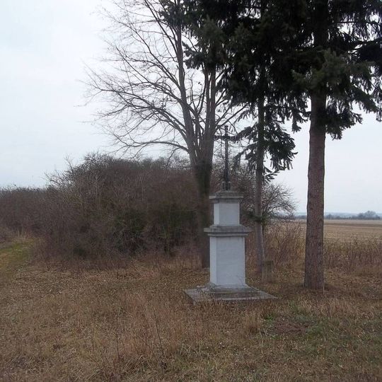 Kříž u Losiny na rozcestí