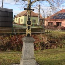 Kříž u kaple v Batouchovicích