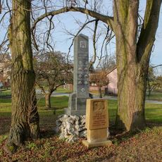 Pomníky padlým v Červené Lhotě u kaple