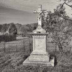 Kříž v severní části Arnultovic