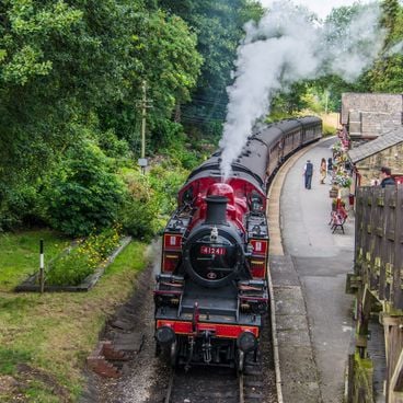 Explore the world of the Peaky Blinders series with 25 visitable sites