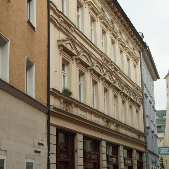 Wohn- und Geschäftshaus