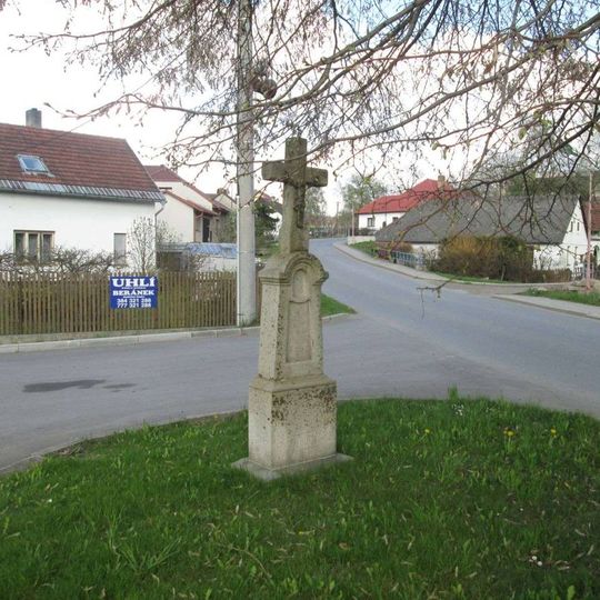 Kříž na křižovatce v Častrově