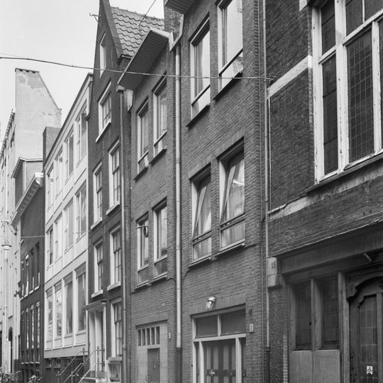 Pand met gevel goede roedenverdeling