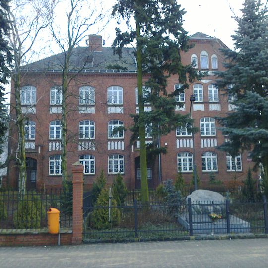 Budynek szkoły katolickiej w Buku