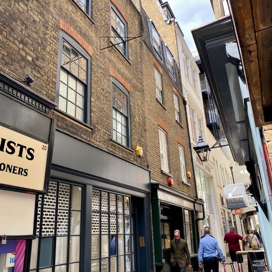 18, Crown Passage Sw1