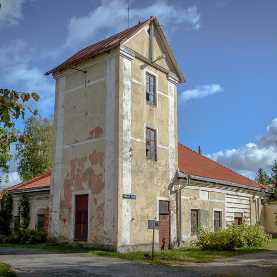 Väimela mõisa valitsejamaja kellatorniga